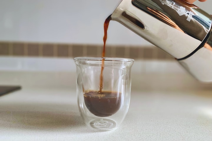 paso 9 para preparar café con cafetera moka