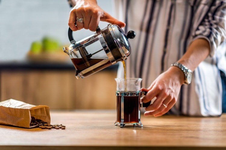 hacer café en prensa francesa
