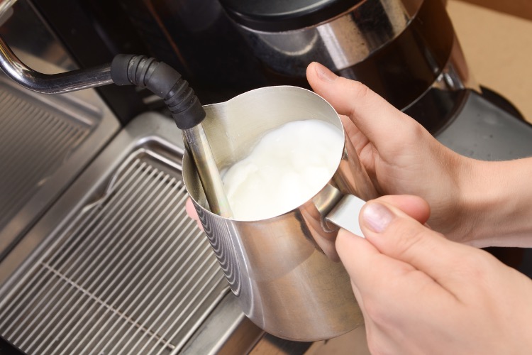 cómo hacer espuma de leche en cafetera