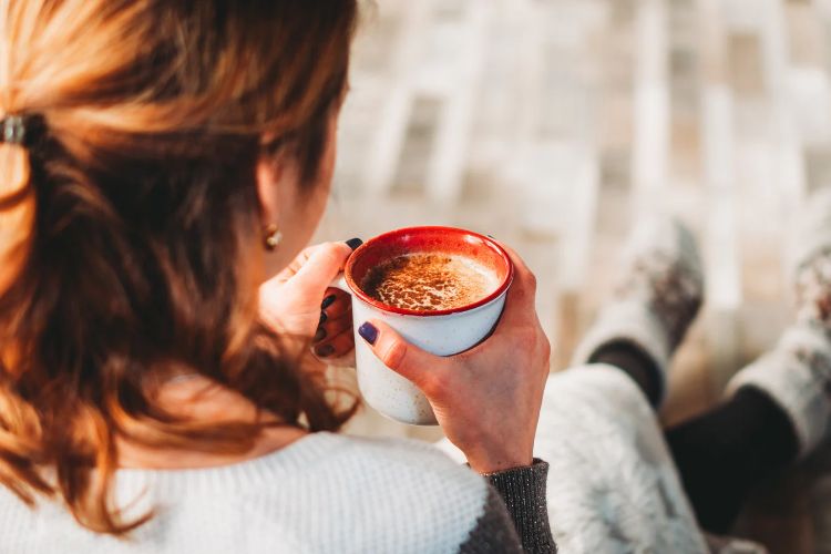 cuánta cafeína tiene un café descafeinado
