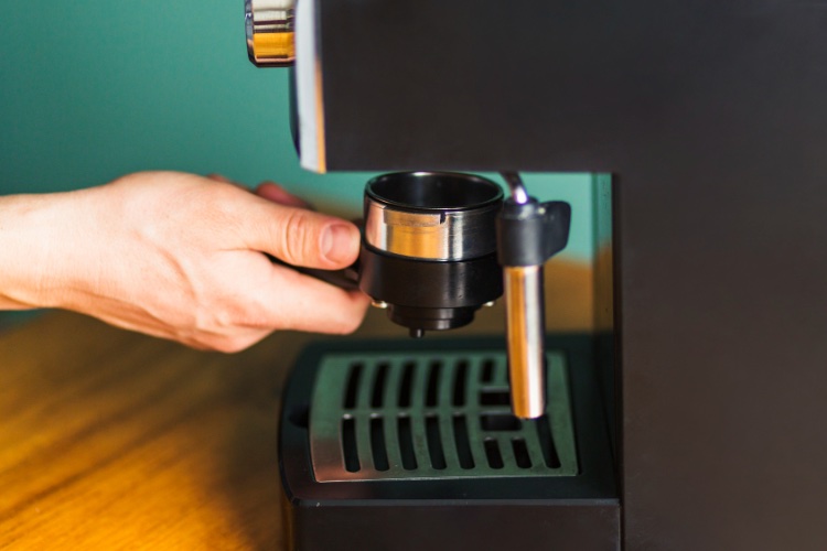 como limpiar una cafetera express