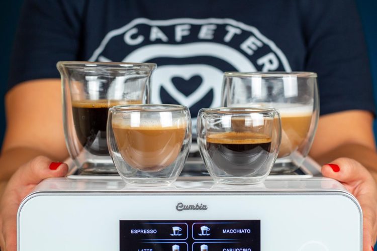 Variedad de bebidas elaboradas con la Cecotec Power Matic-ccino 8000