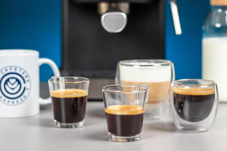 Variedad de cafés elaborados con la Cecotec Power Espresso 20 Matic