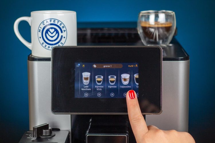 Selección de bebidas a través de la pantalla táctil de la Primadonna Soul