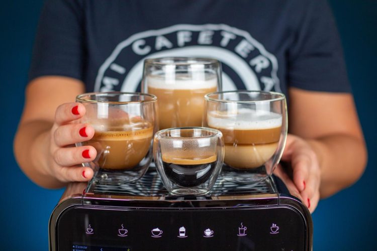 Variedad de recetas de café elaboradas con la cafetera Melitta Barista TS Smart