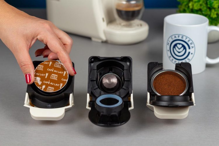 Vista detallada de los adaptadores de café de la cafetera multicápsulas Potts