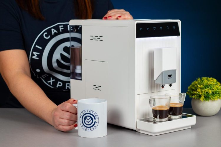 Vista lateral de la cafetera automática Incapto Aura
