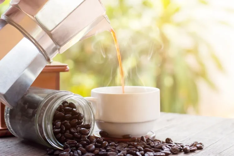 como hacer cafe en cafetera italiana