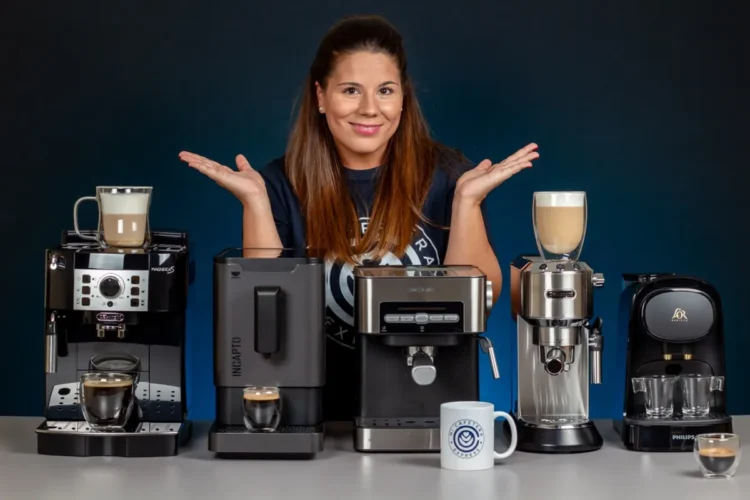 Verónica rodeada de cinco máquinas de café express