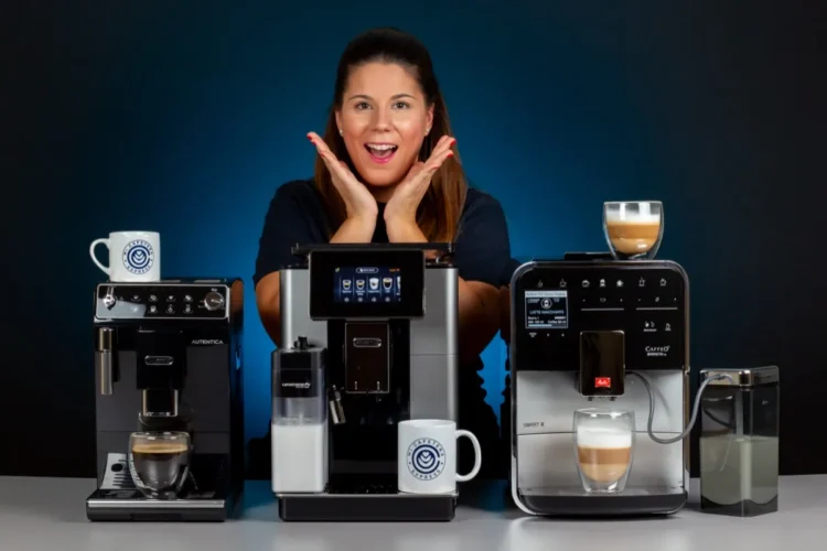 Verónica sorprendida al contemplar tres cafeteras profesionales para casa